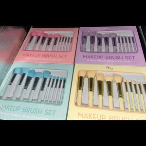 10-piece makeup brushes ! Good with blending